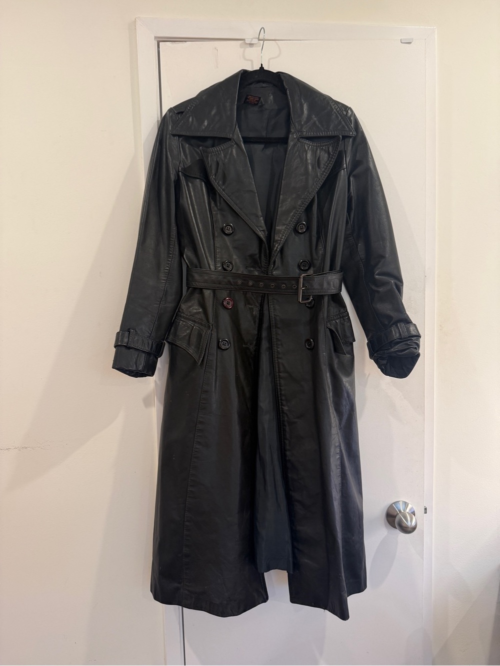 Vintage 70s Made in Argentina full-length black leather trench coat 🖤